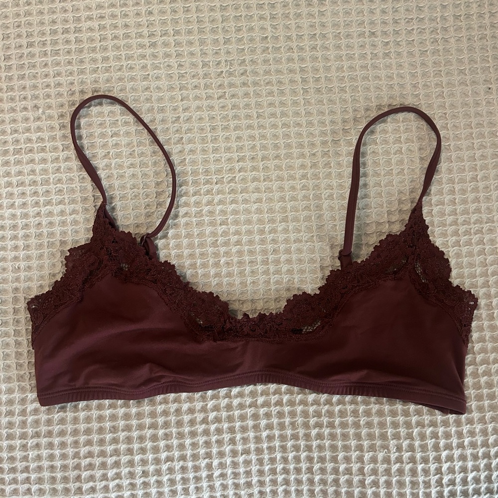 SKIMS Fits Everybody Lace Scoop Bralette (Oxblood)